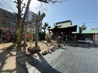 久富稲荷神社の{uncategorized: "未分類", other: "その他", undefined: "問題あり", building: "その他建物", grave: "お墓", sacred_gate: "鳥居", guardian: "狛犬", statue: "像", buddha: "仏像", history: "歴史", nature: "自然", garden: "庭園", animal: "動物", pagoda: "塔", temizu: "手水舎", mountain_gate: "山門・神門", sanctuary: "本殿・本堂", subordinate: "末社・摂社", art: "芸術", scenery: "景色", jizo: "地蔵", ema: "絵馬", goshuin: "御朱印", omikuji: "おみくじ", items: "授与品その他", amulet: "お守り", goshuincho: "御朱印帳", eats: "食事", festival: "お祭り", votive_dance: "神楽", shichigosan: "七五三参", wedding: "結婚式", experience: "体験その他", initially: "初詣", around: "周辺", anti_infection: "感染症対策"}