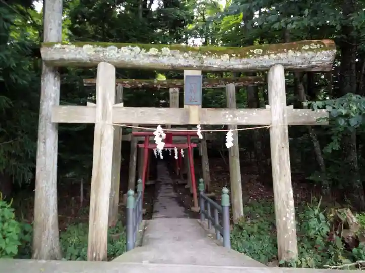 新屋山神社の鳥居