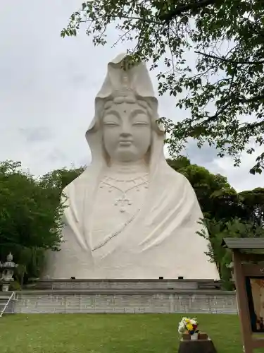 大船観音寺の{uncategorized: "未分類", other: "その他", undefined: "問題あり", building: "その他建物", grave: "お墓", sacred_gate: "鳥居", guardian: "狛犬", statue: "像", buddha: "仏像", history: "歴史", nature: "自然", garden: "庭園", animal: "動物", pagoda: "塔", temizu: "手水舎", mountain_gate: "山門・神門", sanctuary: "本殿・本堂", subordinate: "末社・摂社", art: "芸術", scenery: "景色", jizo: "地蔵", ema: "絵馬", goshuin: "御朱印", omikuji: "おみくじ", items: "授与品その他", amulet: "お守り", goshuincho: "御朱印帳", eats: "食事", festival: "お祭り", votive_dance: "神楽", shichigosan: "七五三参", wedding: "結婚式", experience: "体験その他", initially: "初詣", around: "周辺", anti_infection: "感染症対策"}