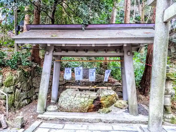 矢田八幡神社の手水舎