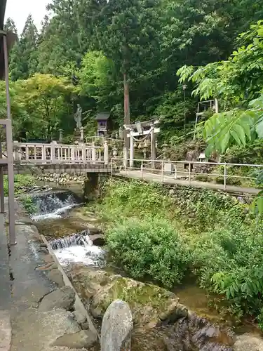 弁財天白龍王大権現の建物その他