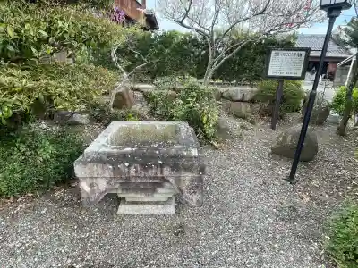 法雲寺の{uncategorized: "未分類", other: "その他", undefined: "問題あり", building: "その他建物", grave: "お墓", sacred_gate: "鳥居", guardian: "狛犬", statue: "像", buddha: "仏像", history: "歴史", nature: "自然", garden: "庭園", animal: "動物", pagoda: "塔", temizu: "手水舎", mountain_gate: "山門・神門", sanctuary: "本殿・本堂", subordinate: "末社・摂社", art: "芸術", scenery: "景色", jizo: "地蔵", ema: "絵馬", goshuin: "御朱印", omikuji: "おみくじ", items: "授与品その他", amulet: "お守り", goshuincho: "御朱印帳", eats: "食事", festival: "お祭り", votive_dance: "神楽", shichigosan: "七五三参", wedding: "結婚式", experience: "体験その他", initially: "初詣", around: "周辺", anti_infection: "感染症対策"}