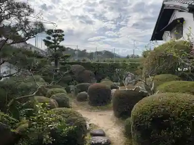 穴太寺の庭園