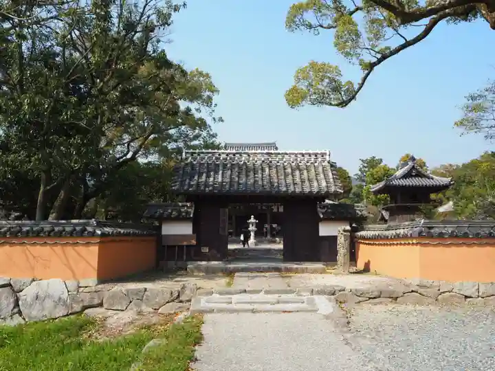 戒壇院の山門・神門