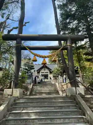 手稲神社の{uncategorized: "未分類", other: "その他", undefined: "問題あり", building: "その他建物", grave: "お墓", sacred_gate: "鳥居", guardian: "狛犬", statue: "像", buddha: "仏像", history: "歴史", nature: "自然", garden: "庭園", animal: "動物", pagoda: "塔", temizu: "手水舎", mountain_gate: "山門・神門", sanctuary: "本殿・本堂", subordinate: "末社・摂社", art: "芸術", scenery: "景色", jizo: "地蔵", ema: "絵馬", goshuin: "御朱印", omikuji: "おみくじ", items: "授与品その他", amulet: "お守り", goshuincho: "御朱印帳", eats: "食事", festival: "お祭り", votive_dance: "神楽", shichigosan: "七五三参", wedding: "結婚式", experience: "体験その他", initially: "初詣", around: "周辺", anti_infection: "感染症対策"}