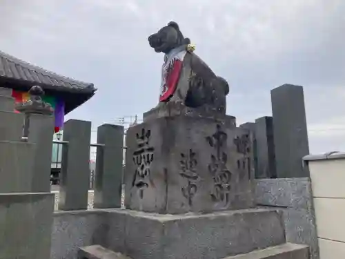 成田山　薬師堂（旧本堂）の狛犬