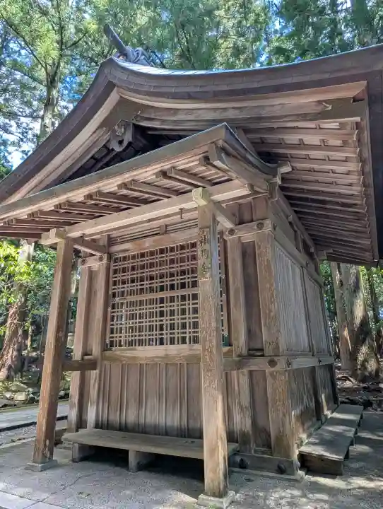 彌彦神社の{uncategorized: "未分類", other: "その他", undefined: "問題あり", building: "その他建物", grave: "お墓", sacred_gate: "鳥居", guardian: "狛犬", statue: "像", buddha: "仏像", history: "歴史", nature: "自然", garden: "庭園", animal: "動物", pagoda: "塔", temizu: "手水舎", mountain_gate: "山門・神門", sanctuary: "本殿・本堂", subordinate: "末社・摂社", art: "芸術", scenery: "景色", jizo: "地蔵", ema: "絵馬", goshuin: "御朱印", omikuji: "おみくじ", items: "授与品その他", amulet: "お守り", goshuincho: "御朱印帳", eats: "食事", festival: "お祭り", votive_dance: "神楽", shichigosan: "七五三参", wedding: "結婚式", experience: "体験その他", initially: "初詣", around: "周辺", anti_infection: "感染症対策"}