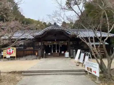 牛窓神社の{uncategorized: "未分類", other: "その他", undefined: "問題あり", building: "その他建物", grave: "お墓", sacred_gate: "鳥居", guardian: "狛犬", statue: "像", buddha: "仏像", history: "歴史", nature: "自然", garden: "庭園", animal: "動物", pagoda: "塔", temizu: "手水舎", mountain_gate: "山門・神門", sanctuary: "本殿・本堂", subordinate: "末社・摂社", art: "芸術", scenery: "景色", jizo: "地蔵", ema: "絵馬", goshuin: "御朱印", omikuji: "おみくじ", items: "授与品その他", amulet: "お守り", goshuincho: "御朱印帳", eats: "食事", festival: "お祭り", votive_dance: "神楽", shichigosan: "七五三参", wedding: "結婚式", experience: "体験その他", initially: "初詣", around: "周辺", anti_infection: "感染症対策"}
