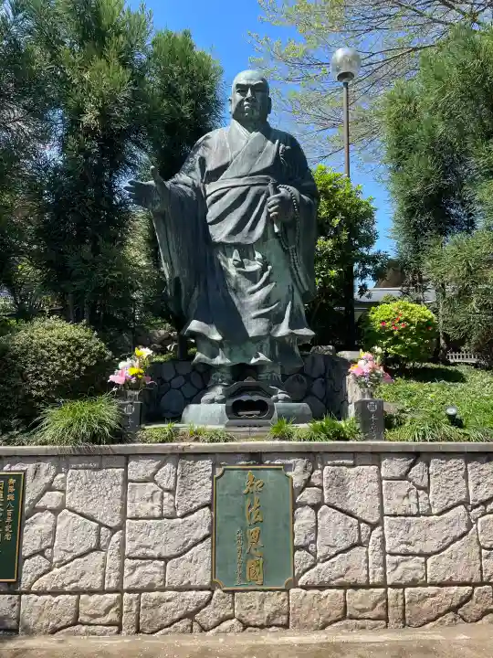 本立寺の{uncategorized: "未分類", other: "その他", undefined: "問題あり", building: "その他建物", grave: "お墓", sacred_gate: "鳥居", guardian: "狛犬", statue: "像", buddha: "仏像", history: "歴史", nature: "自然", garden: "庭園", animal: "動物", pagoda: "塔", temizu: "手水舎", mountain_gate: "山門・神門", sanctuary: "本殿・本堂", subordinate: "末社・摂社", art: "芸術", scenery: "景色", jizo: "地蔵", ema: "絵馬", goshuin: "御朱印", omikuji: "おみくじ", items: "授与品その他", amulet: "お守り", goshuincho: "御朱印帳", eats: "食事", festival: "お祭り", votive_dance: "神楽", shichigosan: "七五三参", wedding: "結婚式", experience: "体験その他", initially: "初詣", around: "周辺", anti_infection: "感染症対策"}