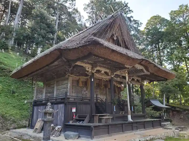 新井神社の本殿・本堂