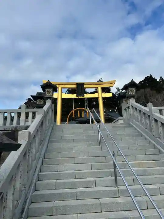 秋葉山本宮 秋葉神社 上社の{uncategorized: "未分類", other: "その他", undefined: "問題あり", building: "その他建物", grave: "お墓", sacred_gate: "鳥居", guardian: "狛犬", statue: "像", buddha: "仏像", history: "歴史", nature: "自然", garden: "庭園", animal: "動物", pagoda: "塔", temizu: "手水舎", mountain_gate: "山門・神門", sanctuary: "本殿・本堂", subordinate: "末社・摂社", art: "芸術", scenery: "景色", jizo: "地蔵", ema: "絵馬", goshuin: "御朱印", omikuji: "おみくじ", items: "授与品その他", amulet: "お守り", goshuincho: "御朱印帳", eats: "食事", festival: "お祭り", votive_dance: "神楽", shichigosan: "七五三参", wedding: "結婚式", experience: "体験その他", initially: "初詣", around: "周辺", anti_infection: "感染症対策"}
