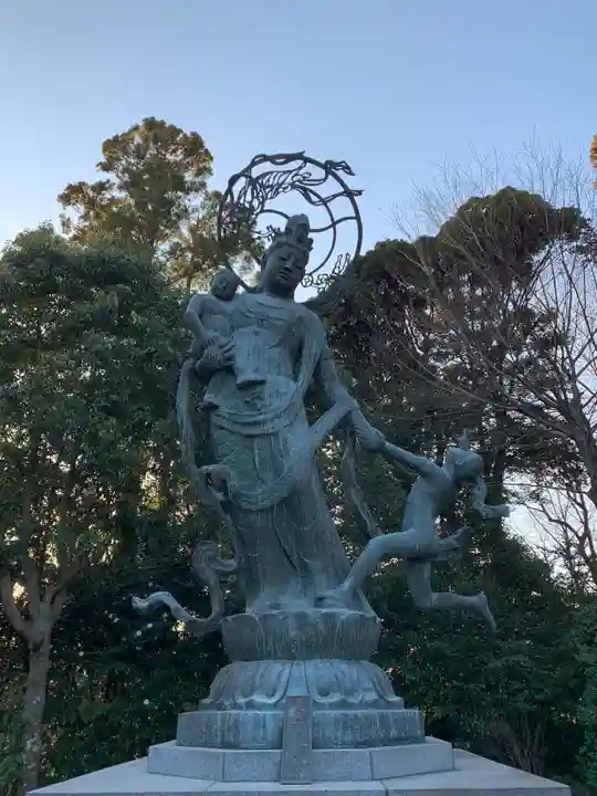 慈母観音の仏像