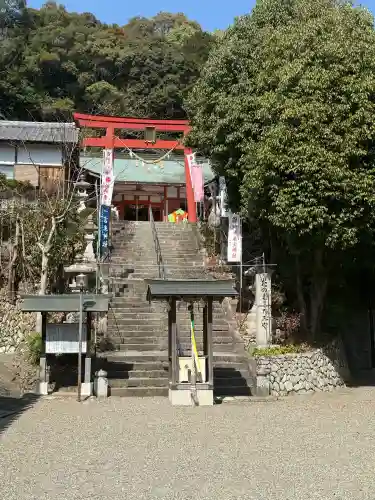 粉河産土神社（たのもしの宮）の{uncategorized: "未分類", other: "その他", undefined: "問題あり", building: "その他建物", grave: "お墓", sacred_gate: "鳥居", guardian: "狛犬", statue: "像", buddha: "仏像", history: "歴史", nature: "自然", garden: "庭園", animal: "動物", pagoda: "塔", temizu: "手水舎", mountain_gate: "山門・神門", sanctuary: "本殿・本堂", subordinate: "末社・摂社", art: "芸術", scenery: "景色", jizo: "地蔵", ema: "絵馬", goshuin: "御朱印", omikuji: "おみくじ", items: "授与品その他", amulet: "お守り", goshuincho: "御朱印帳", eats: "食事", festival: "お祭り", votive_dance: "神楽", shichigosan: "七五三参", wedding: "結婚式", experience: "体験その他", initially: "初詣", around: "周辺", anti_infection: "感染症対策"}