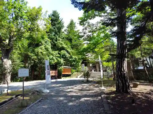 上川神社の庭園