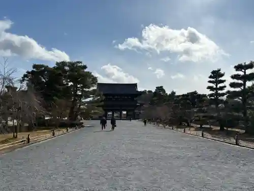 仁和寺の{uncategorized: "未分類", other: "その他", undefined: "問題あり", building: "その他建物", grave: "お墓", sacred_gate: "鳥居", guardian: "狛犬", statue: "像", buddha: "仏像", history: "歴史", nature: "自然", garden: "庭園", animal: "動物", pagoda: "塔", temizu: "手水舎", mountain_gate: "山門・神門", sanctuary: "本殿・本堂", subordinate: "末社・摂社", art: "芸術", scenery: "景色", jizo: "地蔵", ema: "絵馬", goshuin: "御朱印", omikuji: "おみくじ", items: "授与品その他", amulet: "お守り", goshuincho: "御朱印帳", eats: "食事", festival: "お祭り", votive_dance: "神楽", shichigosan: "七五三参", wedding: "結婚式", experience: "体験その他", initially: "初詣", around: "周辺", anti_infection: "感染症対策"}