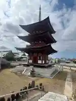 家原寺の{uncategorized: "未分類", other: "その他", undefined: "問題あり", building: "その他建物", grave: "お墓", sacred_gate: "鳥居", guardian: "狛犬", statue: "像", buddha: "仏像", history: "歴史", nature: "自然", garden: "庭園", animal: "動物", pagoda: "塔", temizu: "手水舎", mountain_gate: "山門・神門", sanctuary: "本殿・本堂", subordinate: "末社・摂社", art: "芸術", scenery: "景色", jizo: "地蔵", ema: "絵馬", goshuin: "御朱印", omikuji: "おみくじ", items: "授与品その他", amulet: "お守り", goshuincho: "御朱印帳", eats: "食事", festival: "お祭り", votive_dance: "神楽", shichigosan: "七五三参", wedding: "結婚式", experience: "体験その他", initially: "初詣", around: "周辺", anti_infection: "感染症対策"}
