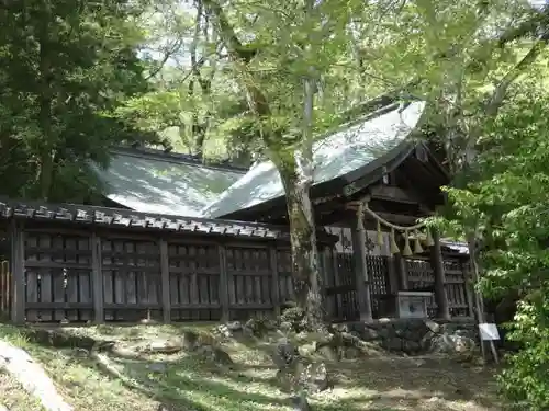 諏訪大社上社前宮の本殿・本堂