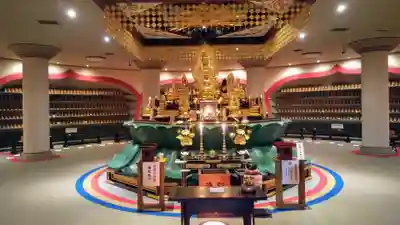 成田山札幌別院新栄寺の本殿・本堂