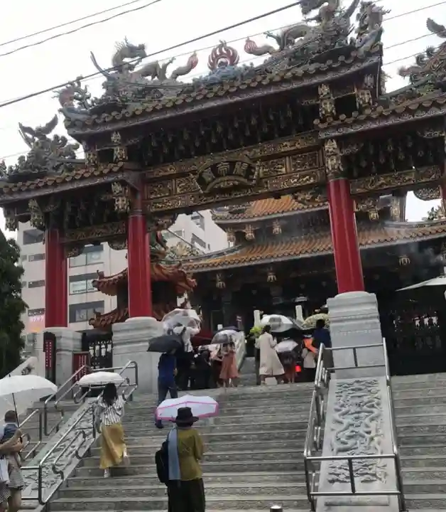 横濱関帝廟の山門・神門