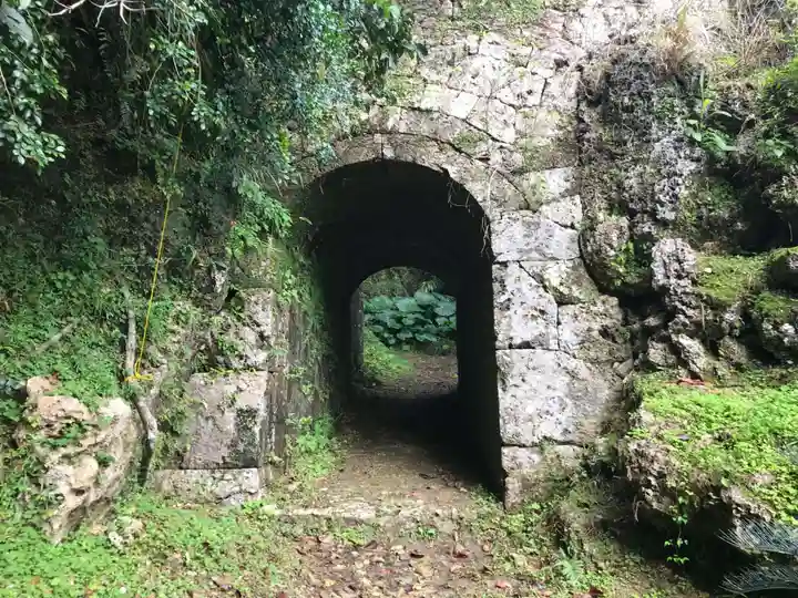 末吉宮の山門・神門