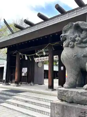 札幌護國神社の{uncategorized: "未分類", other: "その他", undefined: "問題あり", building: "その他建物", grave: "お墓", sacred_gate: "鳥居", guardian: "狛犬", statue: "像", buddha: "仏像", history: "歴史", nature: "自然", garden: "庭園", animal: "動物", pagoda: "塔", temizu: "手水舎", mountain_gate: "山門・神門", sanctuary: "本殿・本堂", subordinate: "末社・摂社", art: "芸術", scenery: "景色", jizo: "地蔵", ema: "絵馬", goshuin: "御朱印", omikuji: "おみくじ", items: "授与品その他", amulet: "お守り", goshuincho: "御朱印帳", eats: "食事", festival: "お祭り", votive_dance: "神楽", shichigosan: "七五三参", wedding: "結婚式", experience: "体験その他", initially: "初詣", around: "周辺", anti_infection: "感染症対策"}