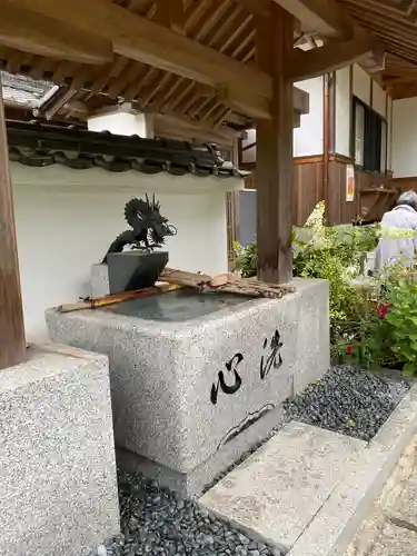 西法院の手水舎