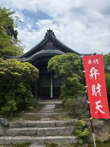 園城寺（三井寺）の{uncategorized: "未分類", other: "その他", undefined: "問題あり", building: "その他建物", grave: "お墓", sacred_gate: "鳥居", guardian: "狛犬", statue: "像", buddha: "仏像", history: "歴史", nature: "自然", garden: "庭園", animal: "動物", pagoda: "塔", temizu: "手水舎", mountain_gate: "山門・神門", sanctuary: "本殿・本堂", subordinate: "末社・摂社", art: "芸術", scenery: "景色", jizo: "地蔵", ema: "絵馬", goshuin: "御朱印", omikuji: "おみくじ", items: "授与品その他", amulet: "お守り", goshuincho: "御朱印帳", eats: "食事", festival: "お祭り", votive_dance: "神楽", shichigosan: "七五三参", wedding: "結婚式", experience: "体験その他", initially: "初詣", around: "周辺", anti_infection: "感染症対策"}