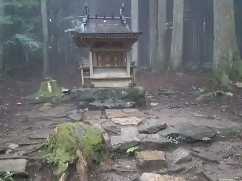 御岩神社の建物その他