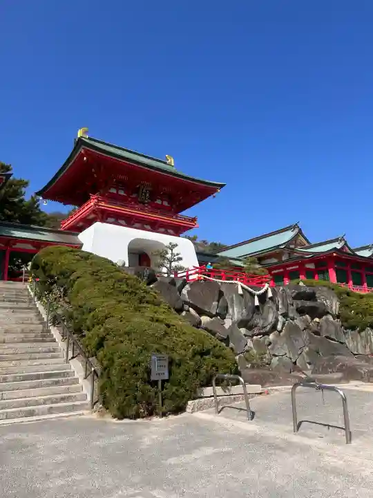 赤間神宮の{uncategorized: "未分類", other: "その他", undefined: "問題あり", building: "その他建物", grave: "お墓", sacred_gate: "鳥居", guardian: "狛犬", statue: "像", buddha: "仏像", history: "歴史", nature: "自然", garden: "庭園", animal: "動物", pagoda: "塔", temizu: "手水舎", mountain_gate: "山門・神門", sanctuary: "本殿・本堂", subordinate: "末社・摂社", art: "芸術", scenery: "景色", jizo: "地蔵", ema: "絵馬", goshuin: "御朱印", omikuji: "おみくじ", items: "授与品その他", amulet: "お守り", goshuincho: "御朱印帳", eats: "食事", festival: "お祭り", votive_dance: "神楽", shichigosan: "七五三参", wedding: "結婚式", experience: "体験その他", initially: "初詣", around: "周辺", anti_infection: "感染症対策"}