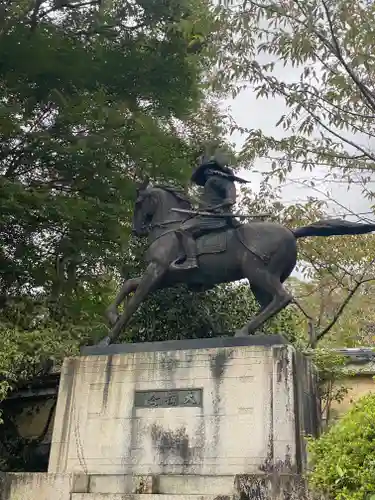 観心寺の像