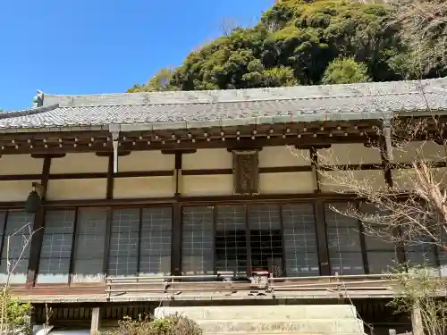 黄梅院（円覚寺塔頭）の{uncategorized: "未分類", other: "その他", undefined: "問題あり", building: "その他建物", grave: "お墓", sacred_gate: "鳥居", guardian: "狛犬", statue: "像", buddha: "仏像", history: "歴史", nature: "自然", garden: "庭園", animal: "動物", pagoda: "塔", temizu: "手水舎", mountain_gate: "山門・神門", sanctuary: "本殿・本堂", subordinate: "末社・摂社", art: "芸術", scenery: "景色", jizo: "地蔵", ema: "絵馬", goshuin: "御朱印", omikuji: "おみくじ", items: "授与品その他", amulet: "お守り", goshuincho: "御朱印帳", eats: "食事", festival: "お祭り", votive_dance: "神楽", shichigosan: "七五三参", wedding: "結婚式", experience: "体験その他", initially: "初詣", around: "周辺", anti_infection: "感染症対策"}