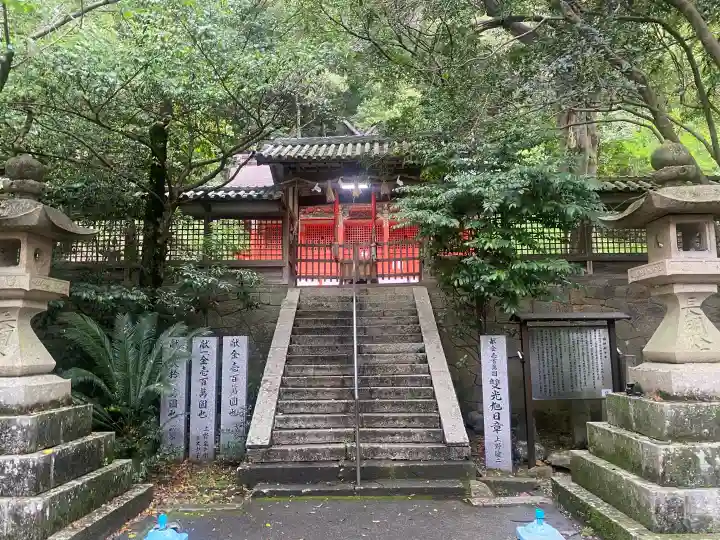 信達神社の{uncategorized: "未分類", other: "その他", undefined: "問題あり", building: "その他建物", grave: "お墓", sacred_gate: "鳥居", guardian: "狛犬", statue: "像", buddha: "仏像", history: "歴史", nature: "自然", garden: "庭園", animal: "動物", pagoda: "塔", temizu: "手水舎", mountain_gate: "山門・神門", sanctuary: "本殿・本堂", subordinate: "末社・摂社", art: "芸術", scenery: "景色", jizo: "地蔵", ema: "絵馬", goshuin: "御朱印", omikuji: "おみくじ", items: "授与品その他", amulet: "お守り", goshuincho: "御朱印帳", eats: "食事", festival: "お祭り", votive_dance: "神楽", shichigosan: "七五三参", wedding: "結婚式", experience: "体験その他", initially: "初詣", around: "周辺", anti_infection: "感染症対策"}