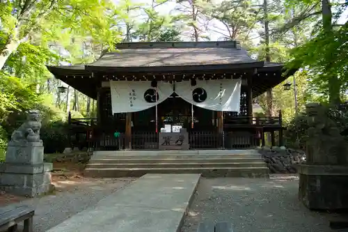 白根神社の本殿