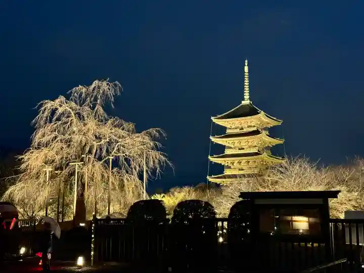 東寺(教王護国寺)の{uncategorized: "未分類", other: "その他", undefined: "問題あり", building: "その他建物", grave: "お墓", sacred_gate: "鳥居", guardian: "狛犬", statue: "像", buddha: "仏像", history: "歴史", nature: "自然", garden: "庭園", animal: "動物", pagoda: "塔", temizu: "手水舎", mountain_gate: "山門・神門", sanctuary: "本殿・本堂", subordinate: "末社・摂社", art: "芸術", scenery: "景色", jizo: "地蔵", ema: "絵馬", goshuin: "御朱印", omikuji: "おみくじ", items: "授与品その他", amulet: "お守り", goshuincho: "御朱印帳", eats: "食事", festival: "お祭り", votive_dance: "神楽", shichigosan: "七五三参", wedding: "結婚式", experience: "体験その他", initially: "初詣", around: "周辺", anti_infection: "感染症対策"}