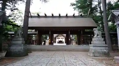 帯廣神社の山門・神門