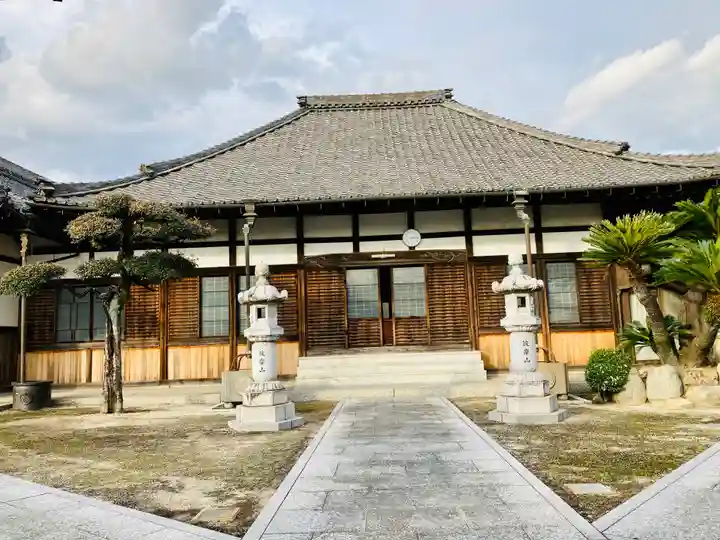 極楽寺の本殿・本堂