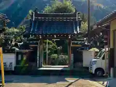 本覚寺の山門