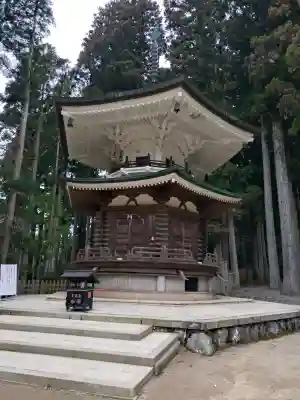 壇上伽藍の{uncategorized: "未分類", other: "その他", undefined: "問題あり", building: "その他建物", grave: "お墓", sacred_gate: "鳥居", guardian: "狛犬", statue: "像", buddha: "仏像", history: "歴史", nature: "自然", garden: "庭園", animal: "動物", pagoda: "塔", temizu: "手水舎", mountain_gate: "山門・神門", sanctuary: "本殿・本堂", subordinate: "末社・摂社", art: "芸術", scenery: "景色", jizo: "地蔵", ema: "絵馬", goshuin: "御朱印", omikuji: "おみくじ", items: "授与品その他", amulet: "お守り", goshuincho: "御朱印帳", eats: "食事", festival: "お祭り", votive_dance: "神楽", shichigosan: "七五三参", wedding: "結婚式", experience: "体験その他", initially: "初詣", around: "周辺", anti_infection: "感染症対策"}