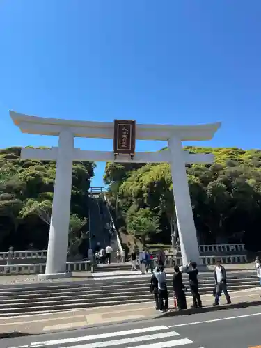 大洗磯前神社の{uncategorized: "未分類", other: "その他", undefined: "問題あり", building: "その他建物", grave: "お墓", sacred_gate: "鳥居", guardian: "狛犬", statue: "像", buddha: "仏像", history: "歴史", nature: "自然", garden: "庭園", animal: "動物", pagoda: "塔", temizu: "手水舎", mountain_gate: "山門・神門", sanctuary: "本殿・本堂", subordinate: "末社・摂社", art: "芸術", scenery: "景色", jizo: "地蔵", ema: "絵馬", goshuin: "御朱印", omikuji: "おみくじ", items: "授与品その他", amulet: "お守り", goshuincho: "御朱印帳", eats: "食事", festival: "お祭り", votive_dance: "神楽", shichigosan: "七五三参", wedding: "結婚式", experience: "体験その他", initially: "初詣", around: "周辺", anti_infection: "感染症対策"}