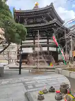 頂法寺(六角堂)の{uncategorized: "未分類", other: "その他", undefined: "問題あり", building: "その他建物", grave: "お墓", sacred_gate: "鳥居", guardian: "狛犬", statue: "像", buddha: "仏像", history: "歴史", nature: "自然", garden: "庭園", animal: "動物", pagoda: "塔", temizu: "手水舎", mountain_gate: "山門・神門", sanctuary: "本殿・本堂", subordinate: "末社・摂社", art: "芸術", scenery: "景色", jizo: "地蔵", ema: "絵馬", goshuin: "御朱印", omikuji: "おみくじ", items: "授与品その他", amulet: "お守り", goshuincho: "御朱印帳", eats: "食事", festival: "お祭り", votive_dance: "神楽", shichigosan: "七五三参", wedding: "結婚式", experience: "体験その他", initially: "初詣", around: "周辺", anti_infection: "感染症対策"}