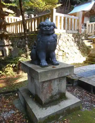 宇都野神社の狛犬