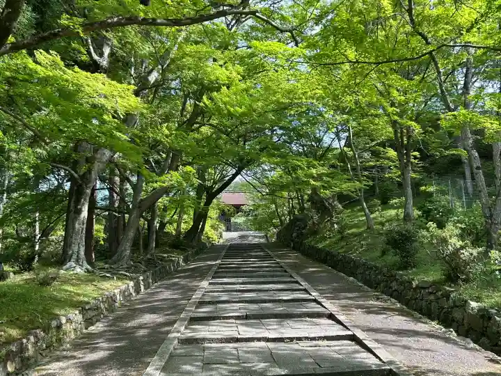 毘沙門堂門跡の{uncategorized: "未分類", other: "その他", undefined: "問題あり", building: "その他建物", grave: "お墓", sacred_gate: "鳥居", guardian: "狛犬", statue: "像", buddha: "仏像", history: "歴史", nature: "自然", garden: "庭園", animal: "動物", pagoda: "塔", temizu: "手水舎", mountain_gate: "山門・神門", sanctuary: "本殿・本堂", subordinate: "末社・摂社", art: "芸術", scenery: "景色", jizo: "地蔵", ema: "絵馬", goshuin: "御朱印", omikuji: "おみくじ", items: "授与品その他", amulet: "お守り", goshuincho: "御朱印帳", eats: "食事", festival: "お祭り", votive_dance: "神楽", shichigosan: "七五三参", wedding: "結婚式", experience: "体験その他", initially: "初詣", around: "周辺", anti_infection: "感染症対策"}