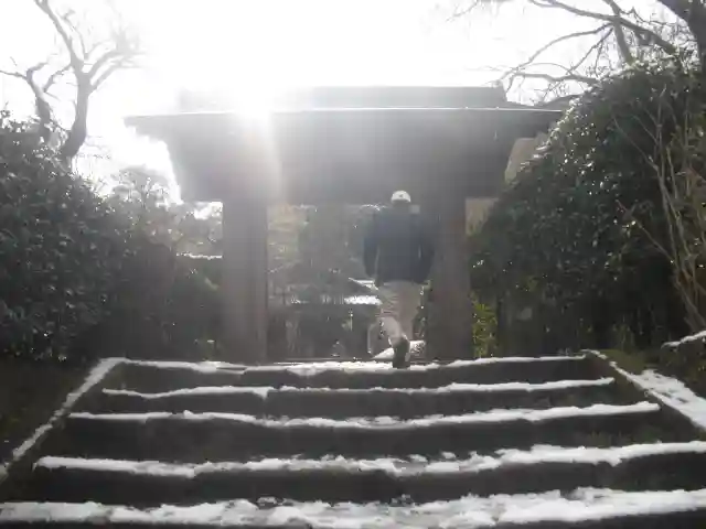明月院の山門・神門