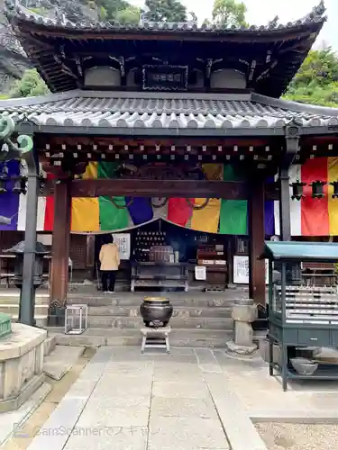 宝山寺の本殿