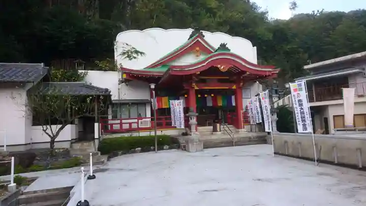 岩戸弘法弘峰寺の本殿・本堂
