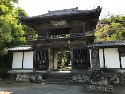 秩父札所三十二番　法性寺の山門・神門