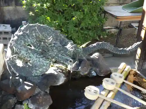 満足稲荷神社の手水舎