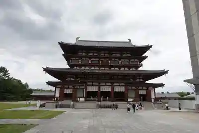 薬師寺の本殿・本堂