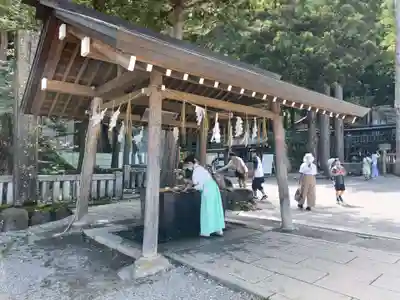 諏訪大社の手水舎