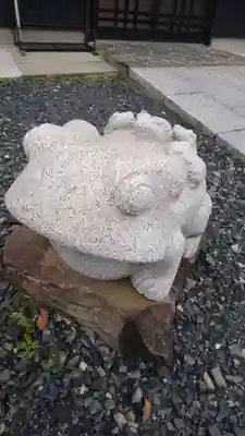 國建神社の狛犬